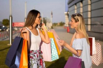 women shopping for traveling