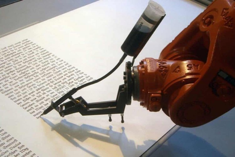 robot-writers-are-here!-are-human-writers-still-relevant?