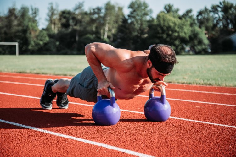 10-at-home-kettlebell-workouts-to-improve-your-overall-fitness