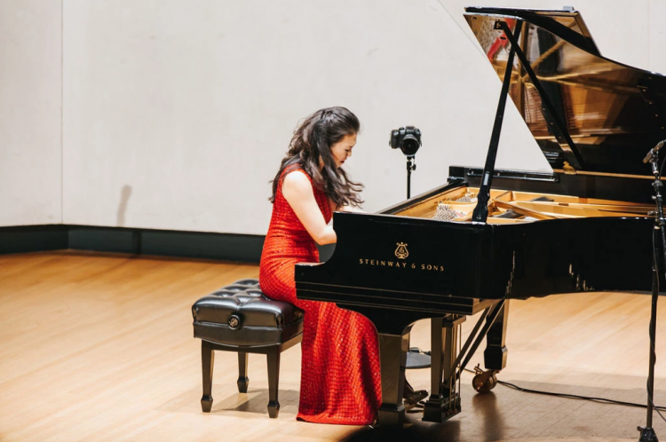 interview-with-author-&-classical-pianist-jeeyoon-kim