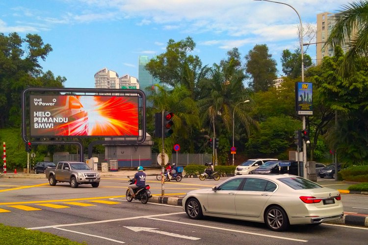 shell-v-power-billboard-with-customised-messages-for-drivers