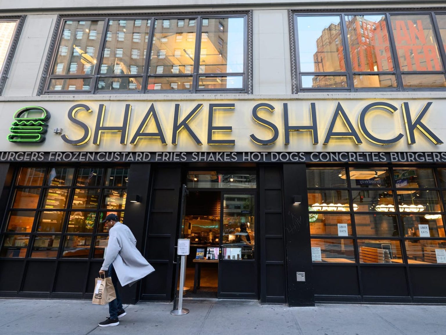 Shake Shack: The Burger Brand That Expanded Through Word of Mouth
