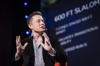 Elon Musk Foresees Deflation Risks Amid Federal Reserve's Rate Hikes