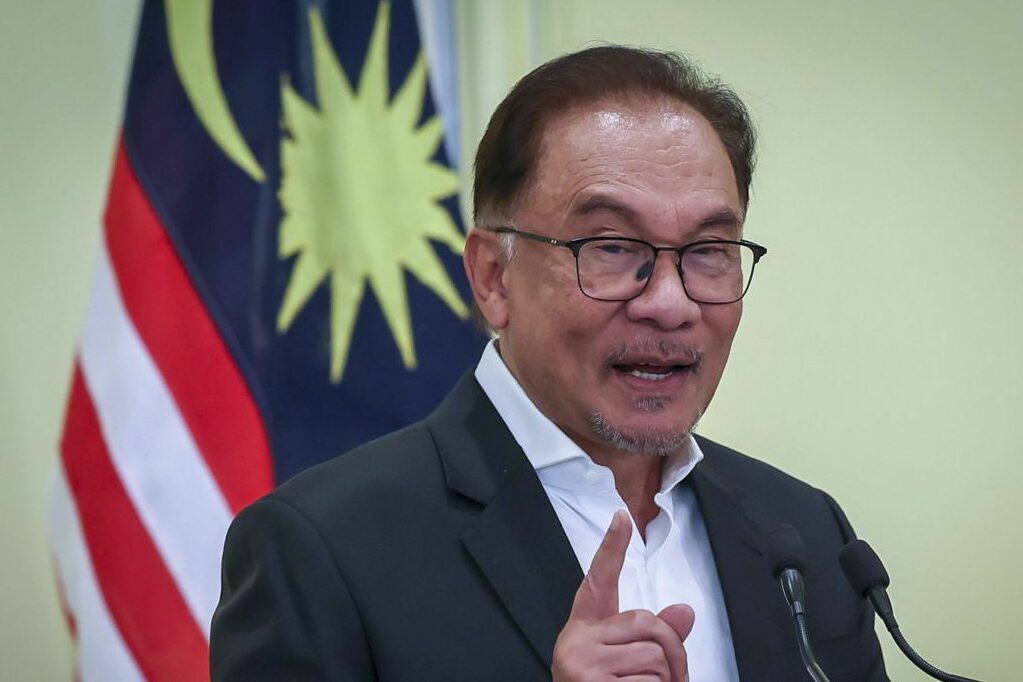 Felda Debt Waiver Controversy: Anwar's Proof Disputed by Muhyiddin’s Ex-Aide