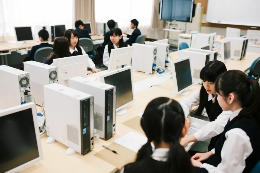 Students study in computer lab