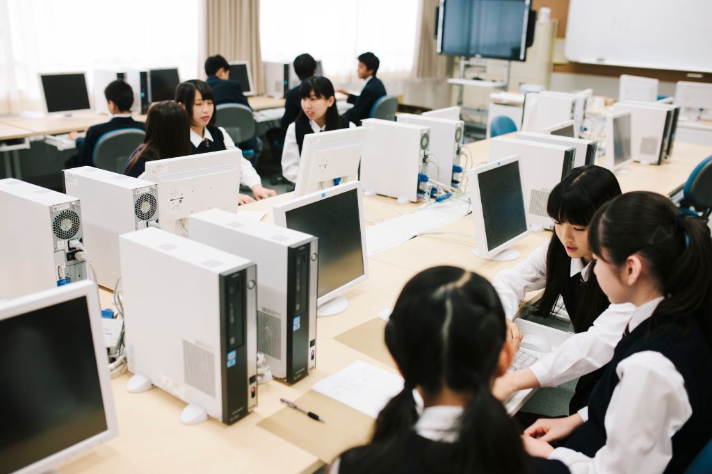 Students study in computer lab
