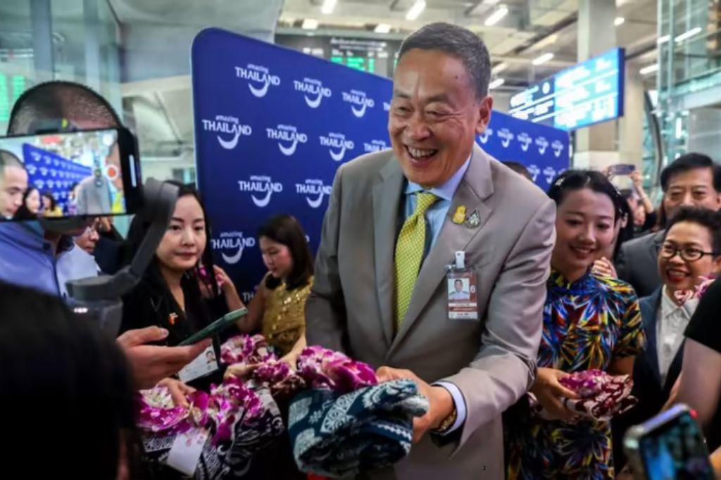 Chinese Tourists Get VIP Treatment on First Day of Visa-Waiver Scheme A Strategic Move by Thailand