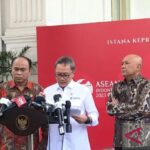 Trade Minister Zulkifli Hasan in a press statement at the Presidential Palace Complex in Jakarta on Monday