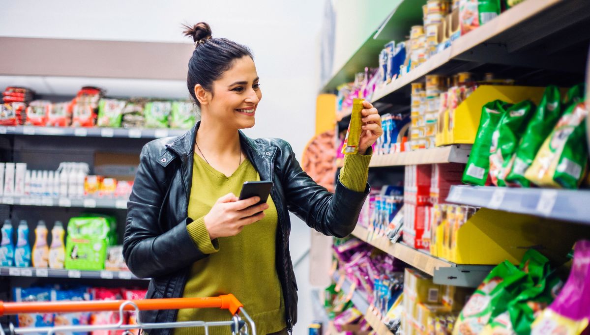 woman grocery shopping