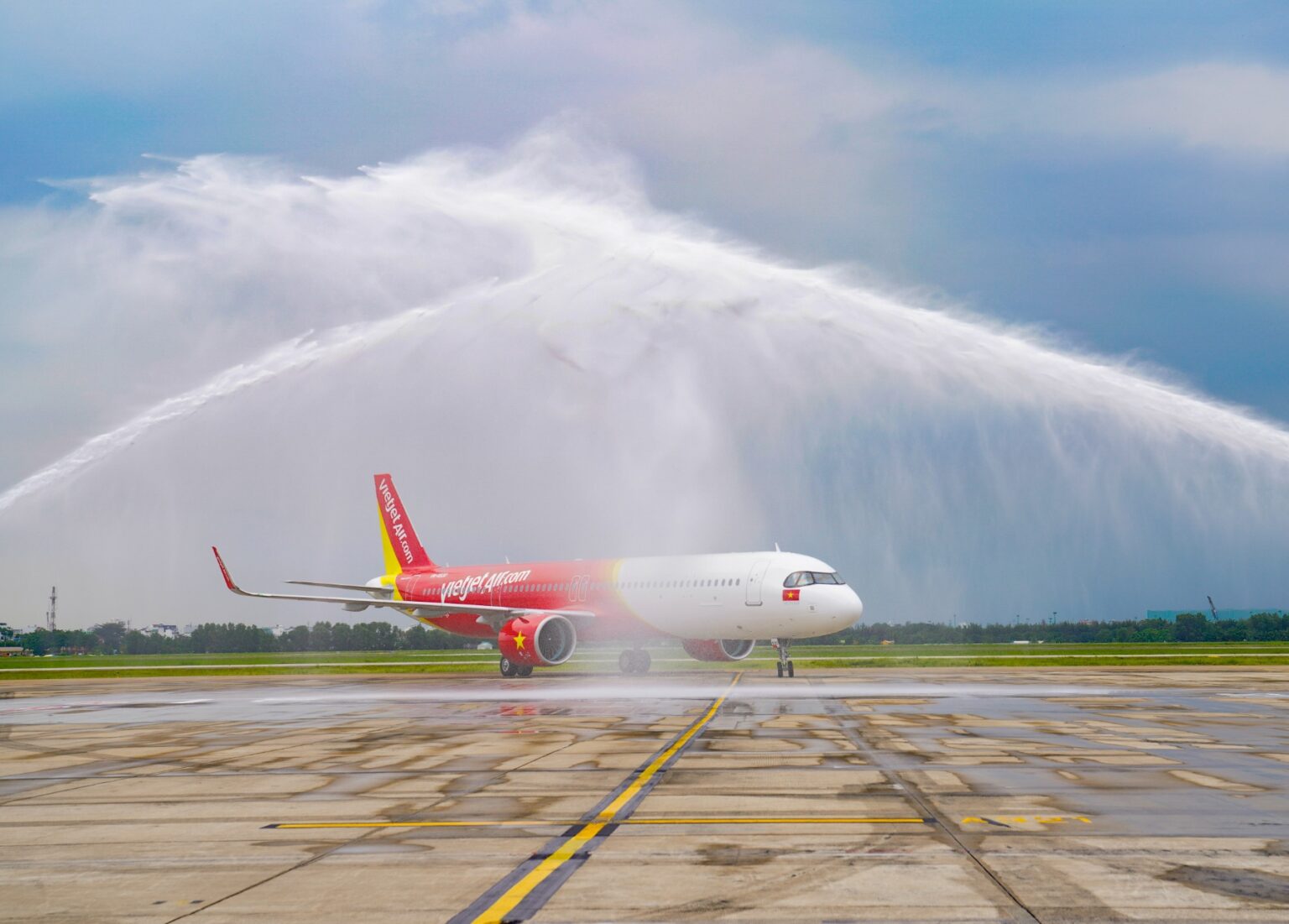 Vietjet Soars High with Stellar Growth and Green Initiatives in 2023