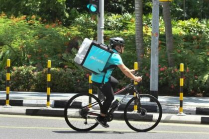 Singapores-Lifestyle-Revolution-The-Indispensable-Role-of-Food-Delivery-Services