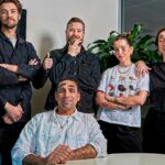 from L to R we have: Ben Bryan, Ant Phillips (standing), Adrián Flores (sitting), Riana McKenzie and Zoe Perrin.