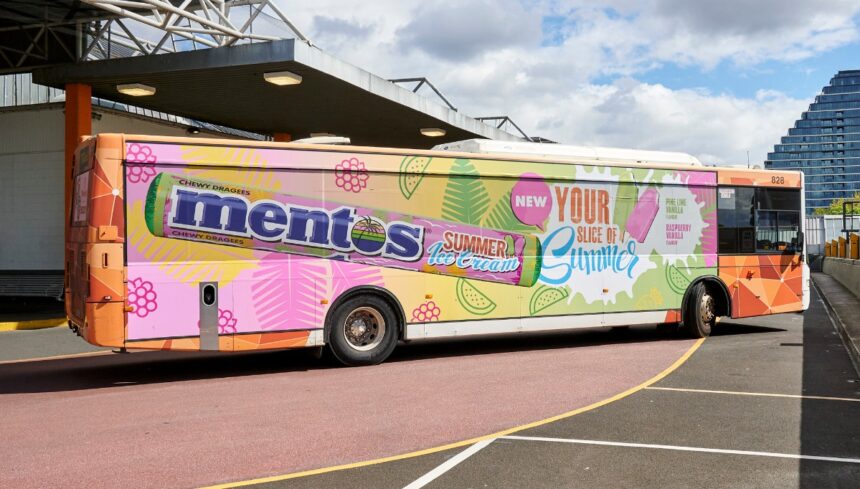 Mentos Bus OOH - Havas Media Natework