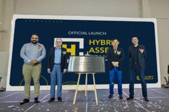 （From left) Vivek Sasheendran, Director of Digital Trustee Berhad; Dato' Seri (Dr.) Mohamed Azahari Bin Mohamed Kamil, Director of Gambit Custody; Datuk Clifford Hii, Group CEO of Gambit Group; Ch