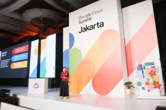 Fanly Tanto, Country Director, Indonesia, Google Cloud, unveils Google Cloud's “Indonesia BerdAIa” program with 15 industry-leading Indonesian organizations