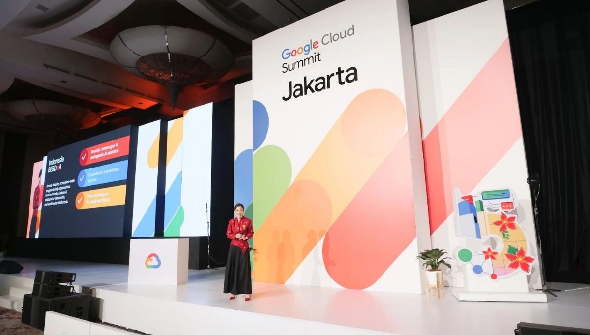 Fanly Tanto, Country Director, Indonesia, Google Cloud, unveils Google Cloud's “Indonesia BerdAIa” program with 15 industry-leading Indonesian organizations
