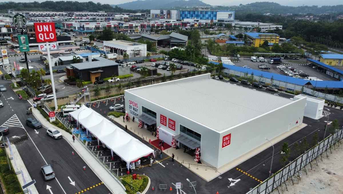 Uniqlo Opens In Seremban 2