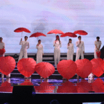Mediacorp artistes, together with dancers from NUS Dance Club and BSY Cultural Arts (白世音文化艺术), performing Shield Your Heart 《为心撑伞》 at Resilient Hearts 《心手相连献爱心》— the Singapore Heart Foundation’s